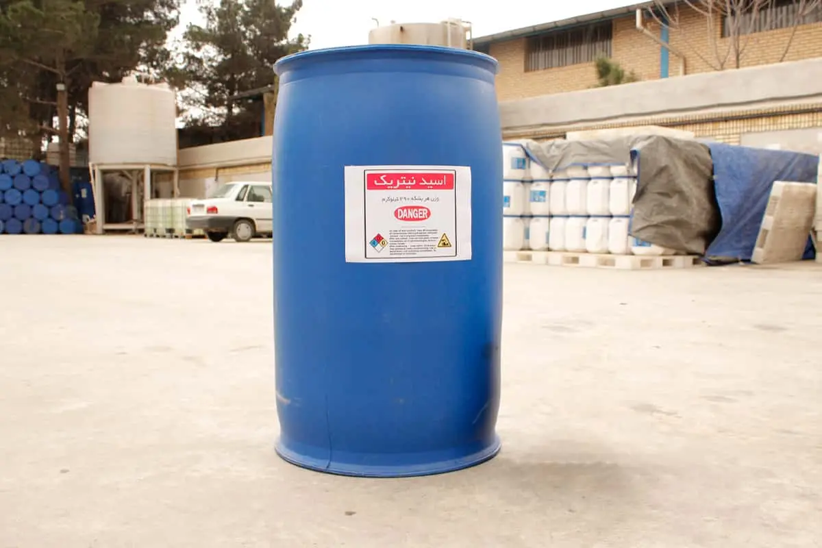 خرید اسید نیتریک با بشکه 290 کیلو گرمی (220لیتری)